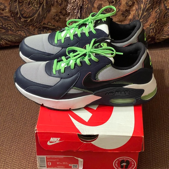 100% Auth Nike Air Max Excee Sneakers - Picture 4 of 12